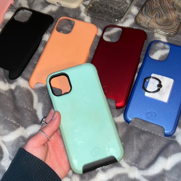 iPhone 11 case bundle - Picture 4 of 4